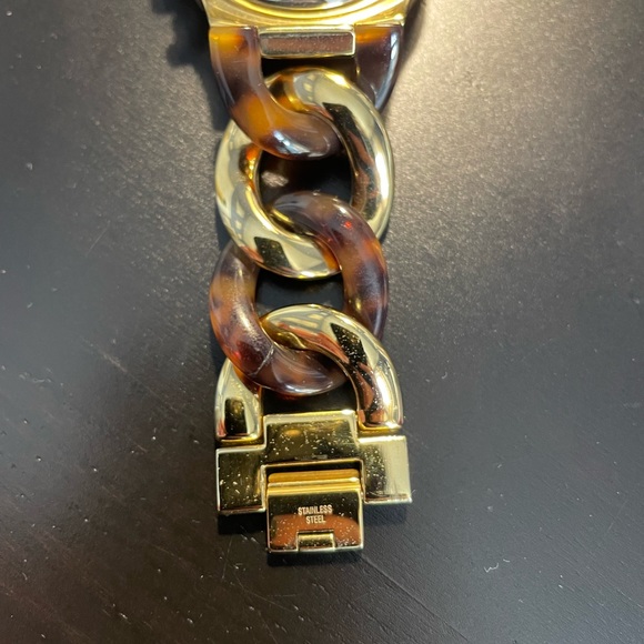 Michael Kors MK-4222 Gold Tone Chain Tortoise Watch - Picture 5 of 8